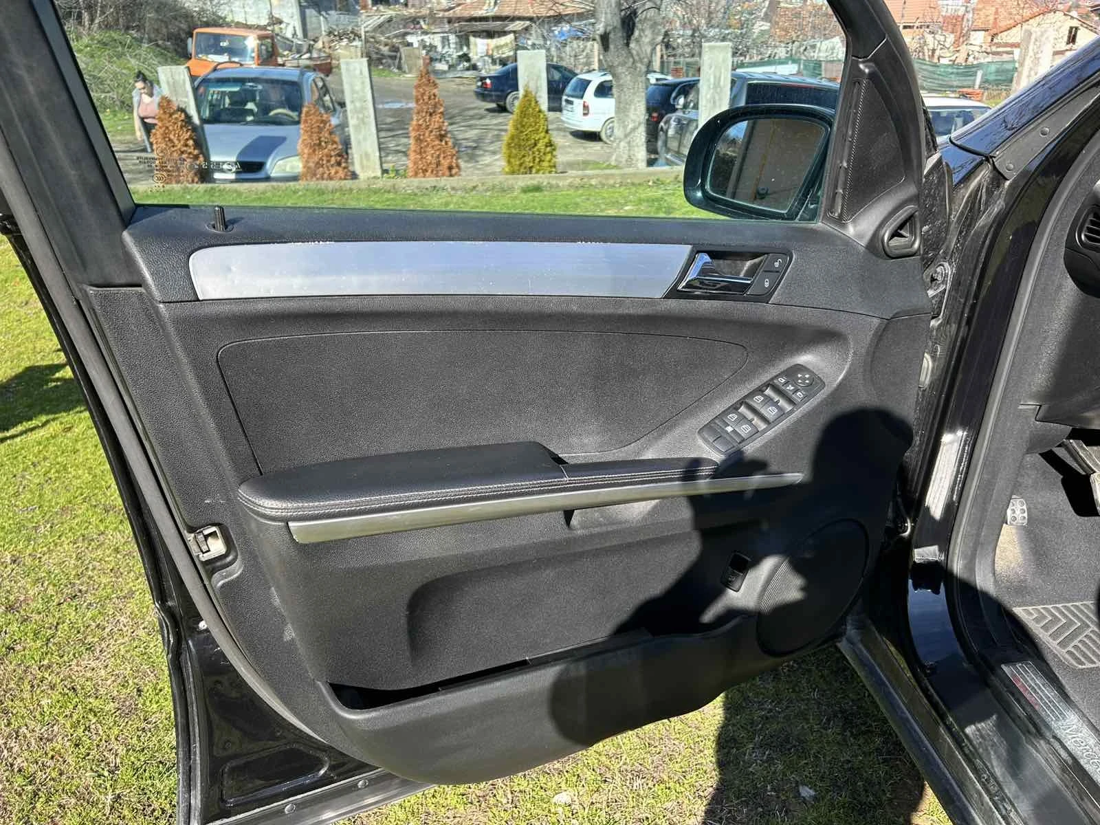 Mercedes-Benz ML 320, снимка 6 - Автомобили и джипове - 53595822