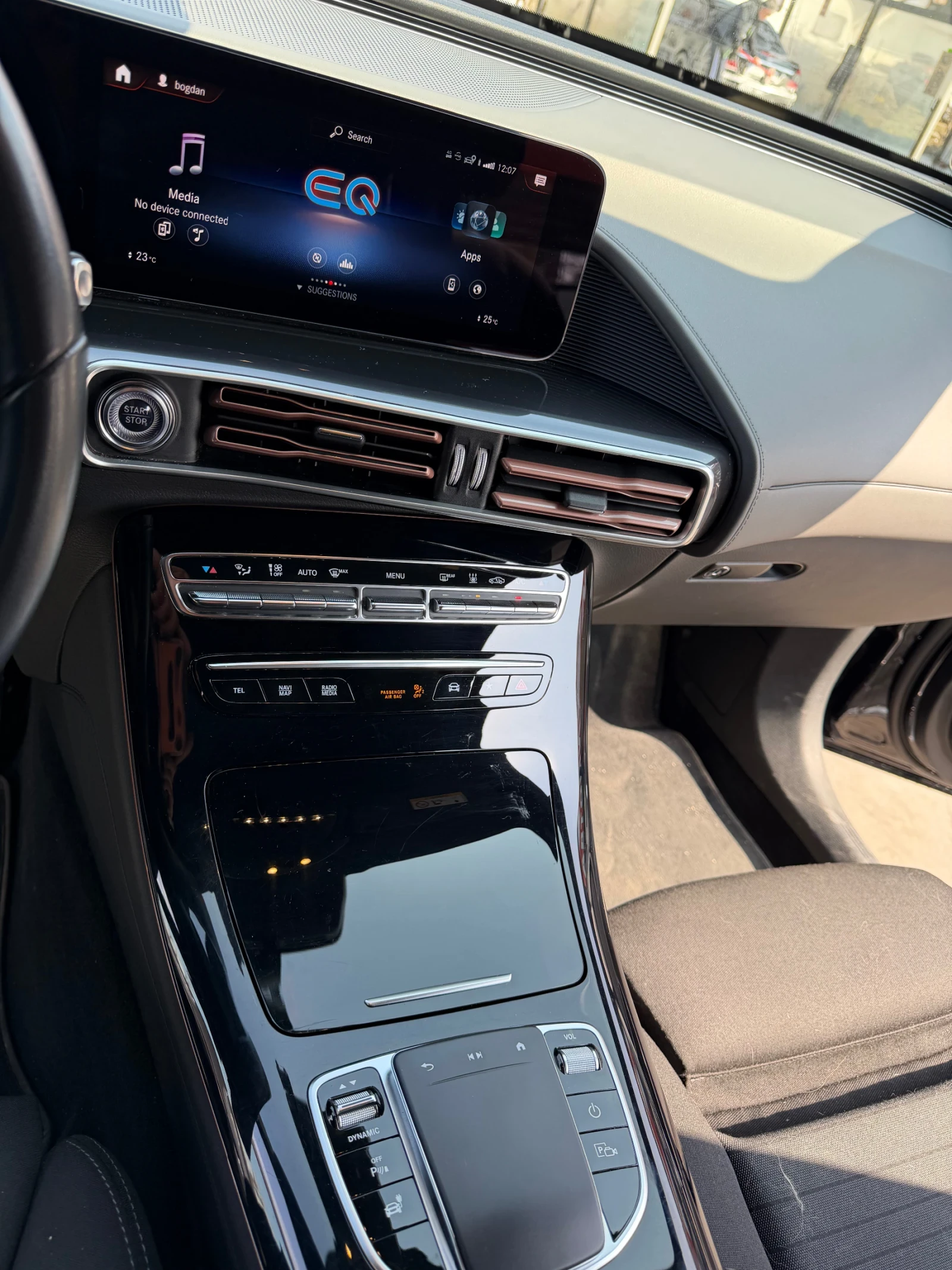 Mercedes-Benz EQC 400, снимка 13 - Автомобили и джипове - 53849285