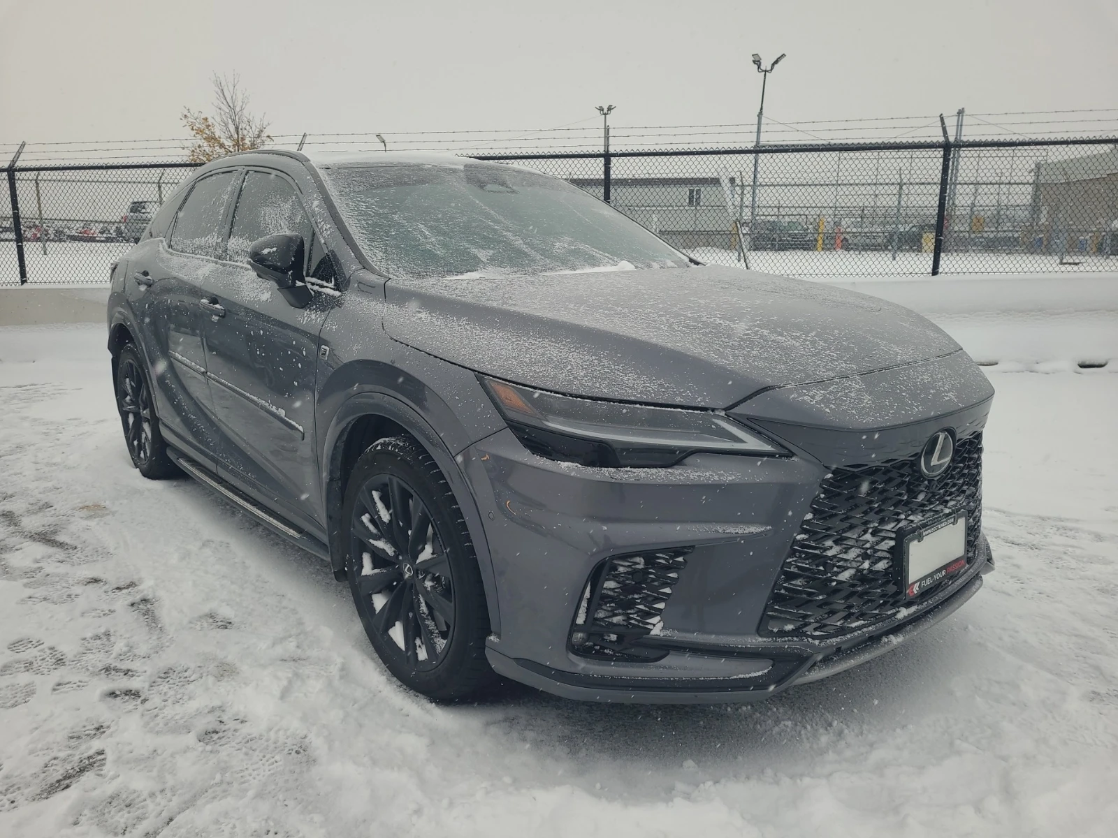 Lexus RX 500H * * CARFAX * * АВТО КРЕДИТ * * , снимка 2 - Автомобили и джипове - 53940555