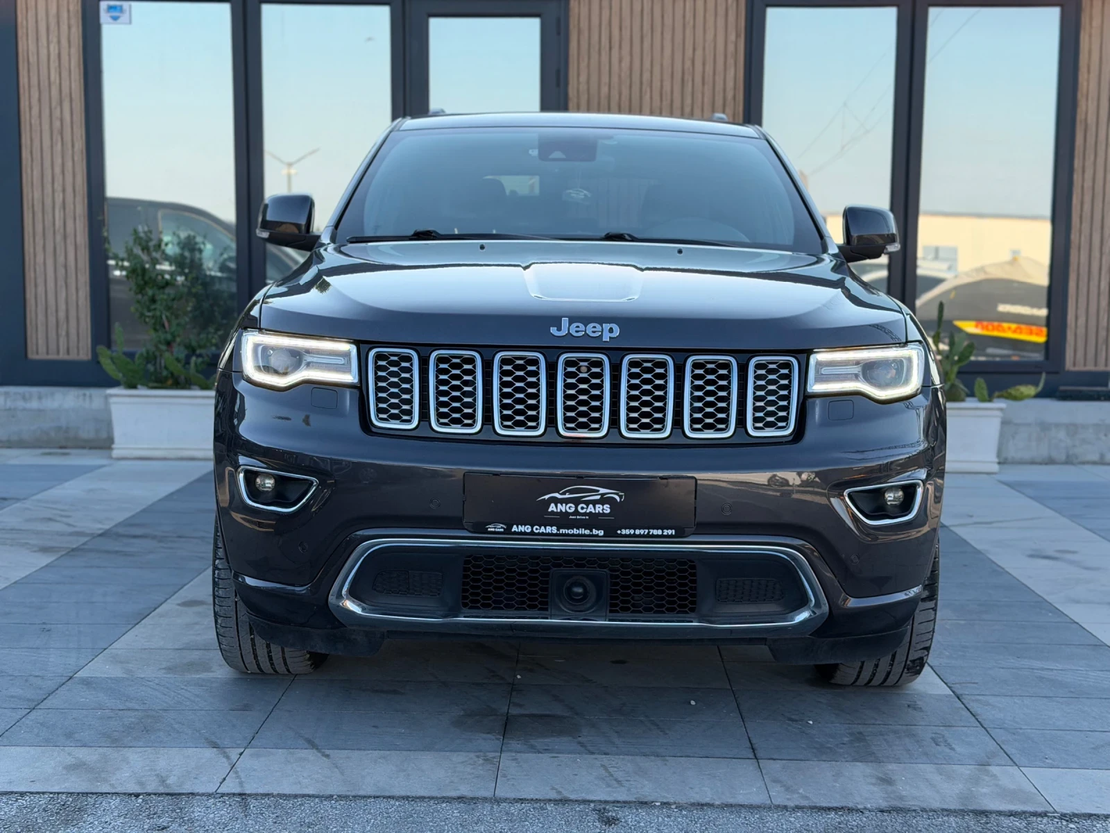 Jeep Grand cherokee * Overland* 2019г.* Facelift* , снимка 3 - Автомобили и джипове - 55630719