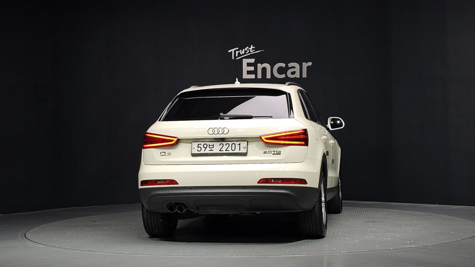 Audi Q3 2.0 TDI quattro* ЛЮК* КРАЙНА ЦЕНА, снимка 4 - Автомобили и джипове - 55984066