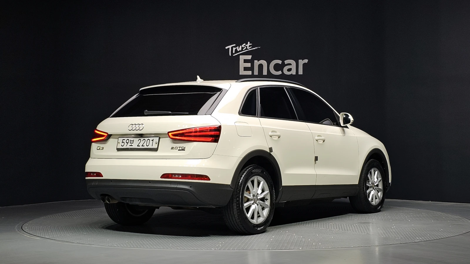 Audi Q3 2.0 TDI quattro* ЛЮК* КРАЙНА ЦЕНА, снимка 2 - Автомобили и джипове - 55984066
