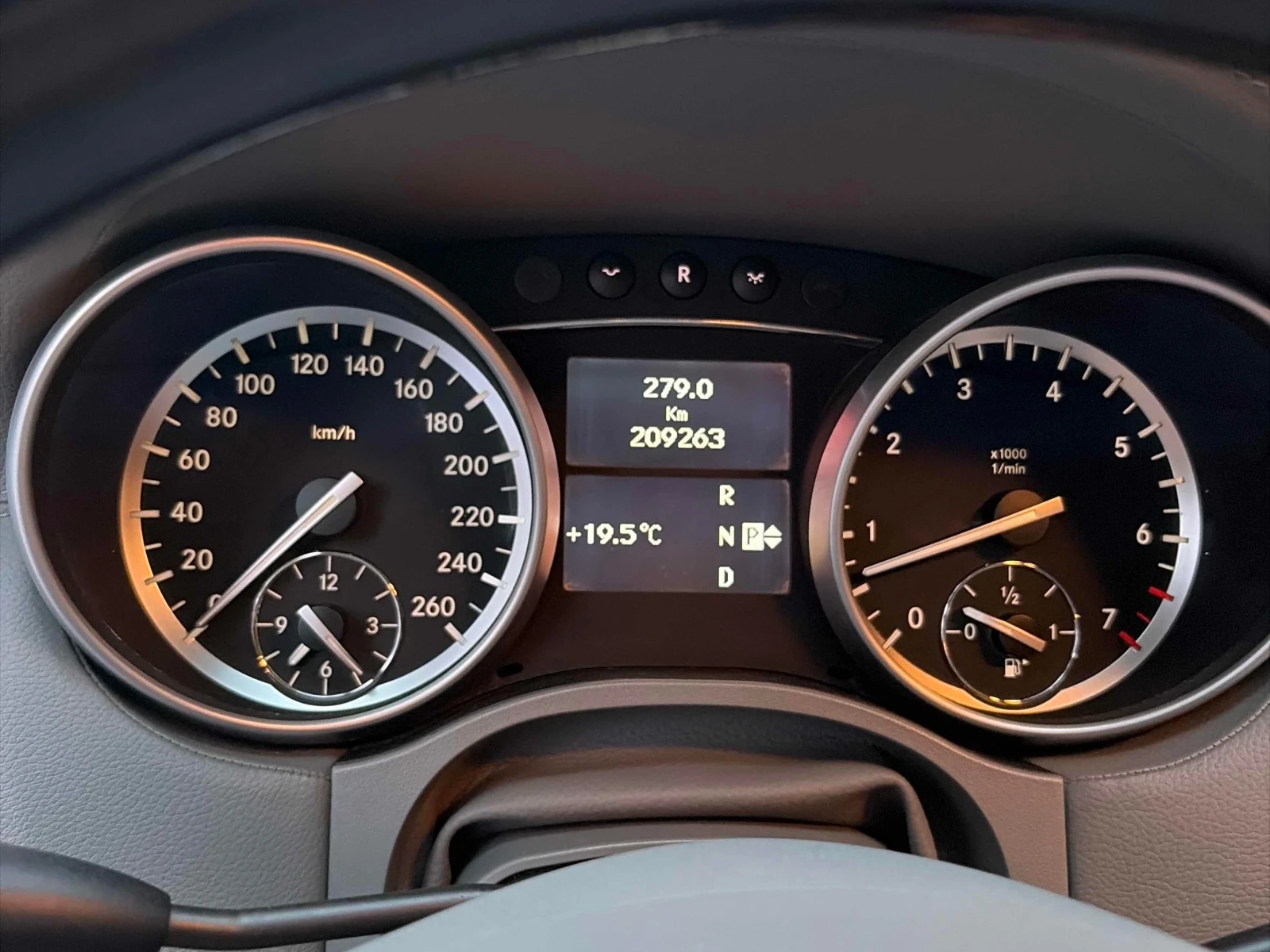 Mercedes-Benz GL 550 * АВТОКРЕДИТ БЕЗ ПЪРВОНАЧАЛНА ВНОСКА* , снимка 8 - Автомобили и джипове - 56057322