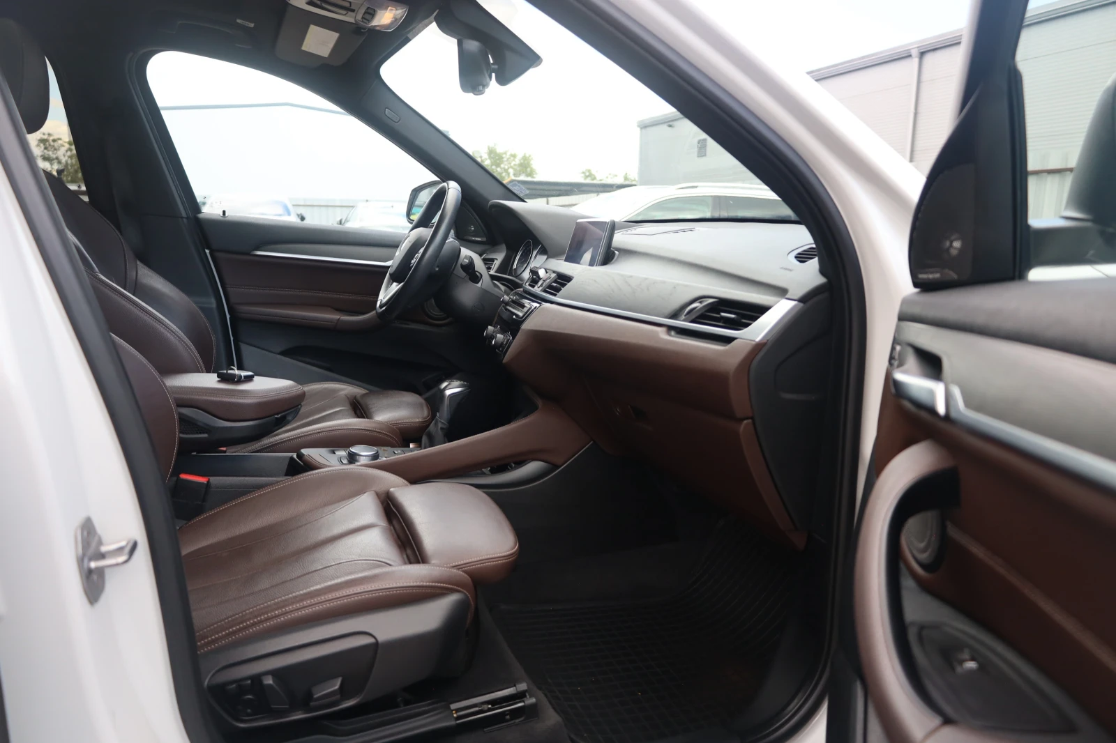 BMW X1 28i xDrive Distr Pano HarmanKardon Head-Up KAM SzH | Mobile.bg � ����������� 7