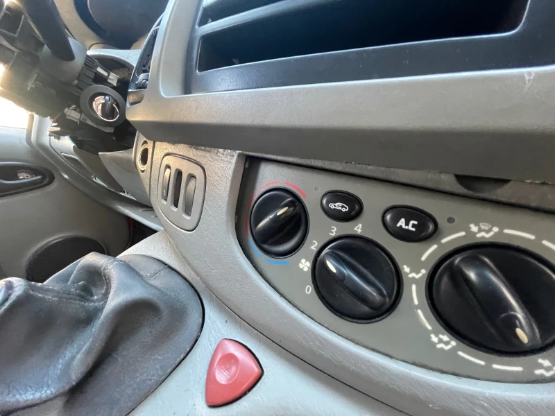 Renault Trafic 1.9D 100кс/Италия , снимка 13 - Бусове и автобуси - 53101156