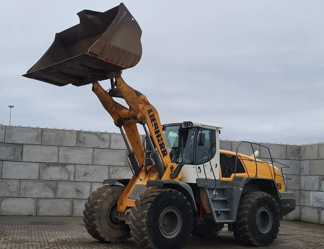 Челен товарач Liebherr L576, снимка 2 - Индустриална техника - 54448915