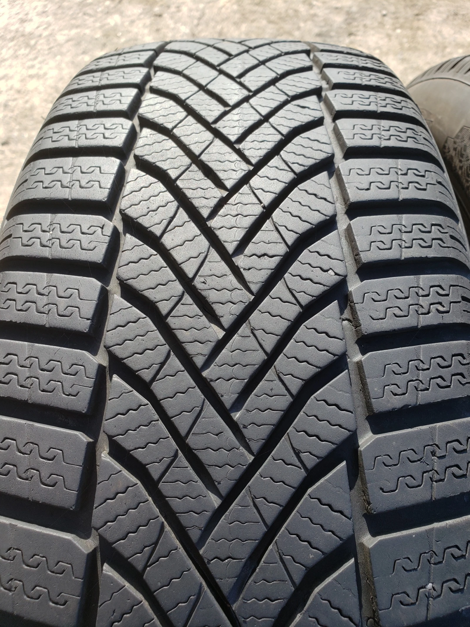 Гуми Зимни 215/55R17