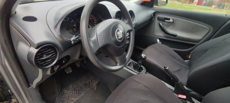 Seat Ibiza, снимка 9 - Автомобили и джипове - 45581017