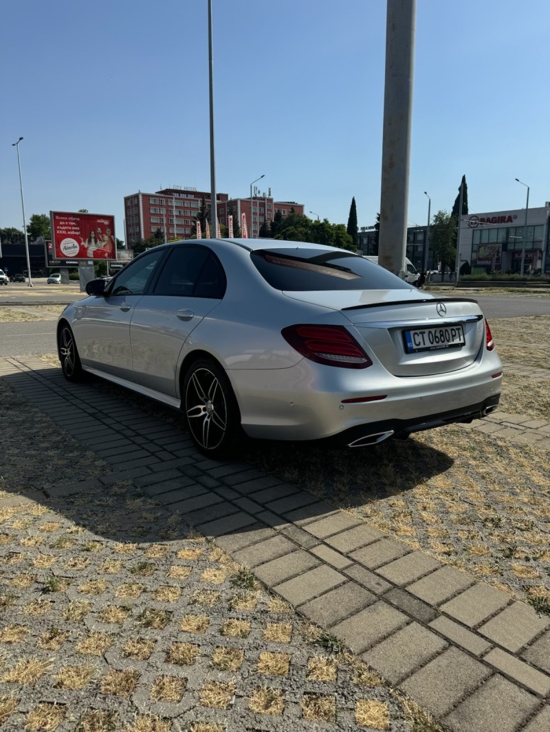 Mercedes-Benz E 220, снимка 4 - Автомобили и джипове - 46432399