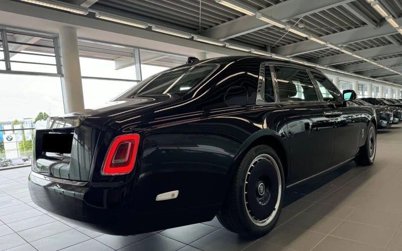 Rolls-Royce Phantom EWB = NEW= Bespoke Interior Гаранция, снимка 2 - Автомобили и джипове - 47304258