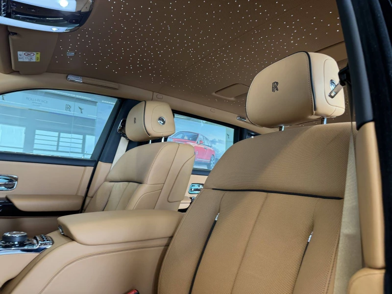 Rolls-Royce Phantom EWB = NEW= Bespoke Interior Гаранция, снимка 9 - Автомобили и джипове - 47304258