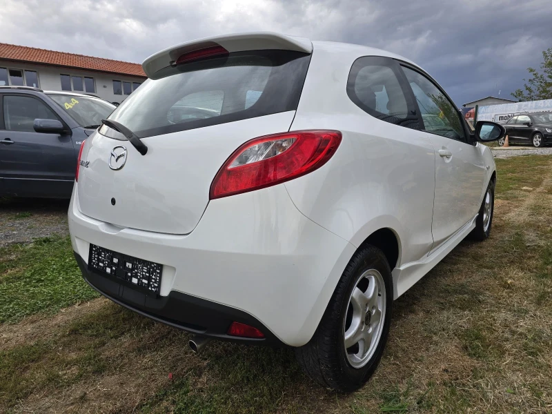 Mazda 2 1.5I Бяла Перла CH, снимка 3 - Автомобили и джипове - 47464126