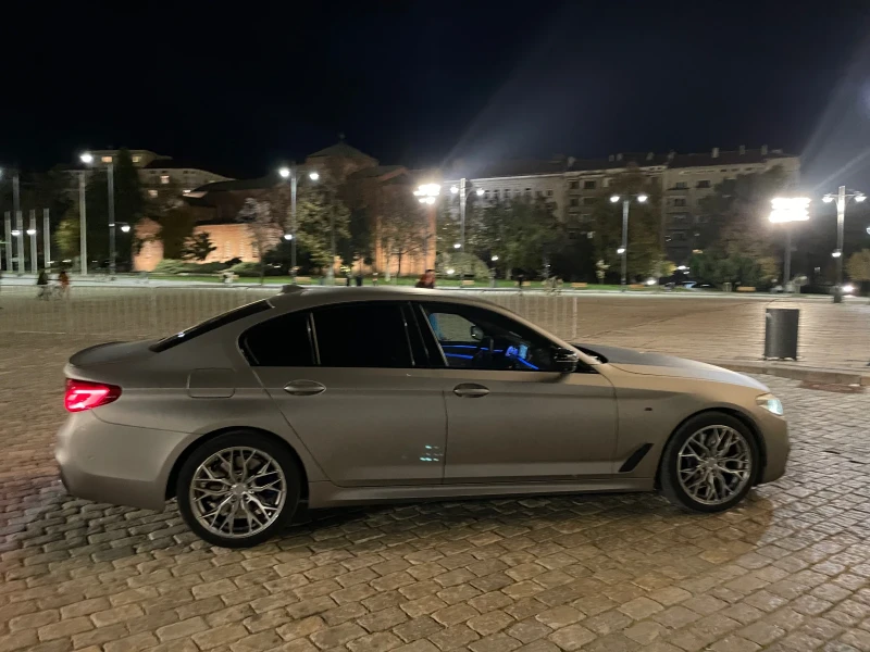 BMW 530 xDrive* M-Pack* Head-Up* 360* Distronic* Keyless, снимка 16 - Автомобили и джипове - 48847538