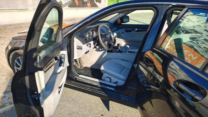 Mercedes-Benz C 200, снимка 17 - Автомобили и джипове - 51574547