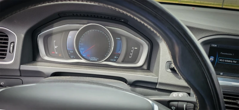 Volvo V60 Plug-in hybrid, снимка 3 - Автомобили и джипове - 52182132