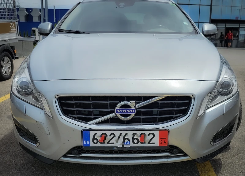 Volvo V60 Plug-in hybrid, снимка 8 - Автомобили и джипове - 52182132