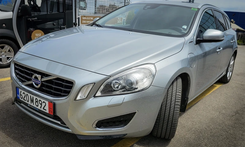 Volvo V60 Plug-in hybrid, снимка 9 - Автомобили и джипове - 52182132