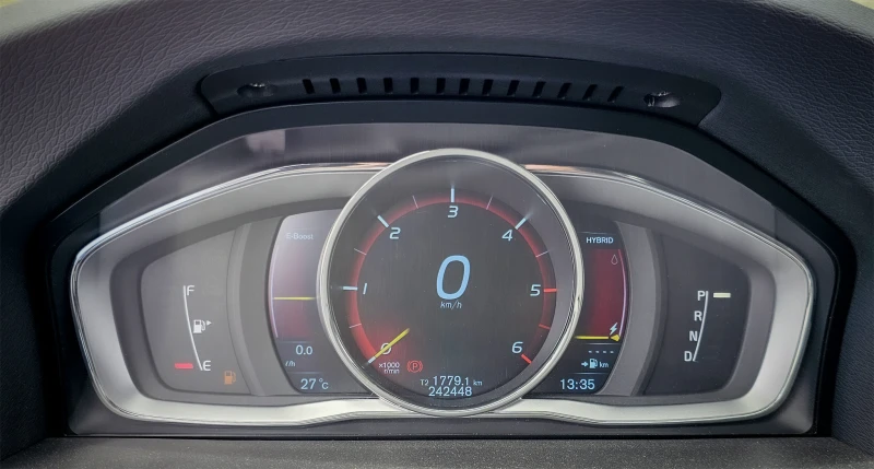 Volvo V60 Plug-in hybrid, снимка 4 - Автомобили и джипове - 52182132