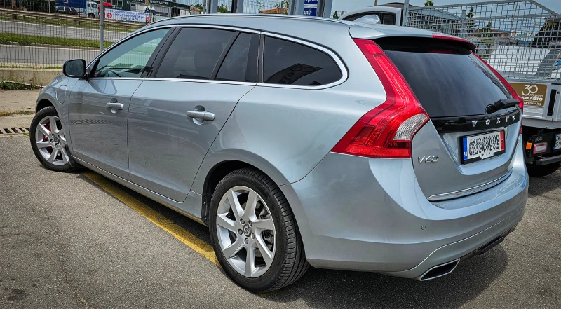 Volvo V60 Plug-in hybrid, снимка 6 - Автомобили и джипове - 52182132