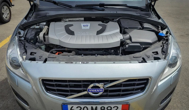 Volvo V60 Plug-in hybrid, снимка 14 - Автомобили и джипове - 52182132