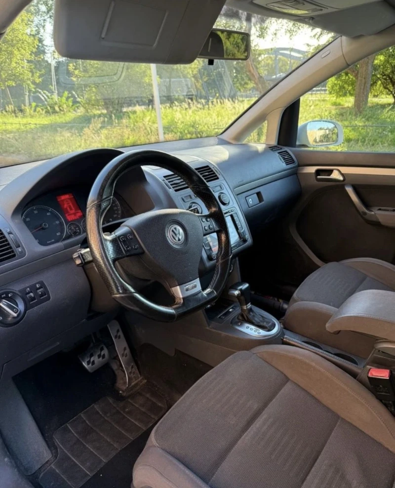 VW Touran 2.0 TDI R-Line 170 k.c. DSG, снимка 7 - Автомобили и джипове - 52842723