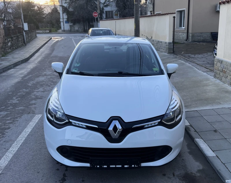 Renault Clio 1.2i 2015г, снимка 3 - Автомобили и джипове - 53438033