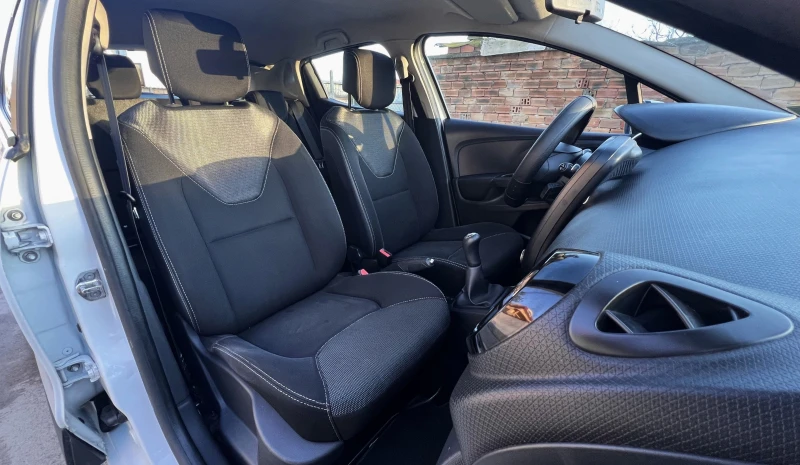 Renault Clio 1.2i 2015г, снимка 9 - Автомобили и джипове - 53438033