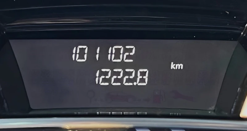 Renault Clio 1.2i 2015г, снимка 13 - Автомобили и джипове - 53438033