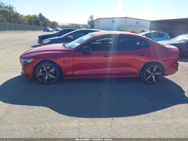 Volvo S60 PLUG-IN HYBRID T8 ULTIMATE DARK THEME/* АВТОКРЕДИТ - изображение 6