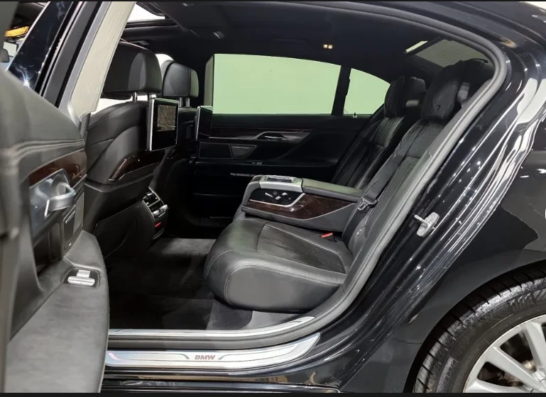 BMW 740 Ld * M-Package* * HeadUp* AвтоКредит* (ЦЕНА ДО БГ), снимка 13 - Автомобили и джипове - 53276191