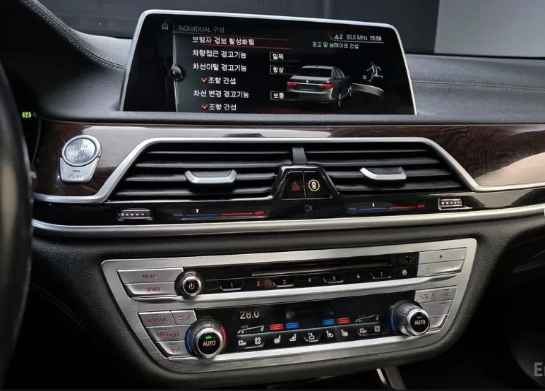 BMW 740 Ld * M-Package* * HeadUp* AвтоКредит* (ЦЕНА ДО БГ), снимка 15 - Автомобили и джипове - 53276191