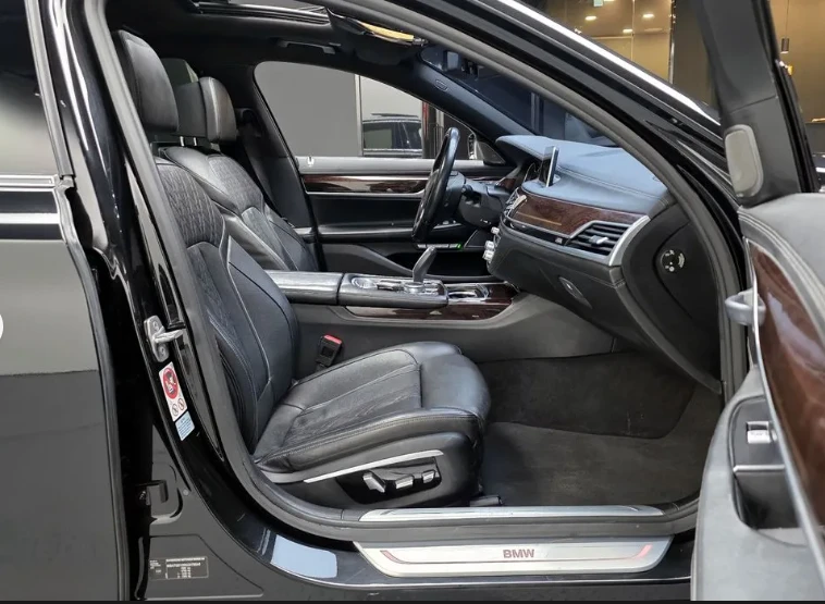 BMW 740 Ld * M-Package* * HeadUp* AвтоКредит* (ЦЕНА ДО БГ), снимка 12 - Автомобили и джипове - 53276191
