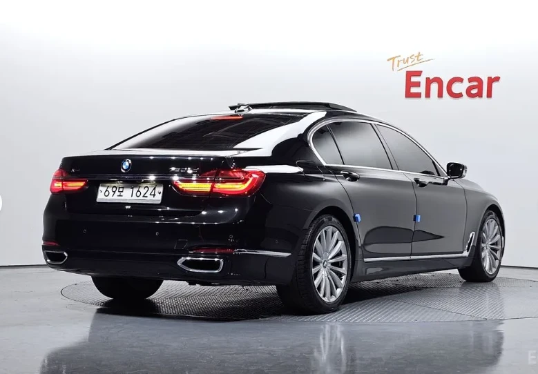 BMW 740 Ld * M-Package* * HeadUp* AвтоКредит* (ЦЕНА ДО БГ) - изображение 4