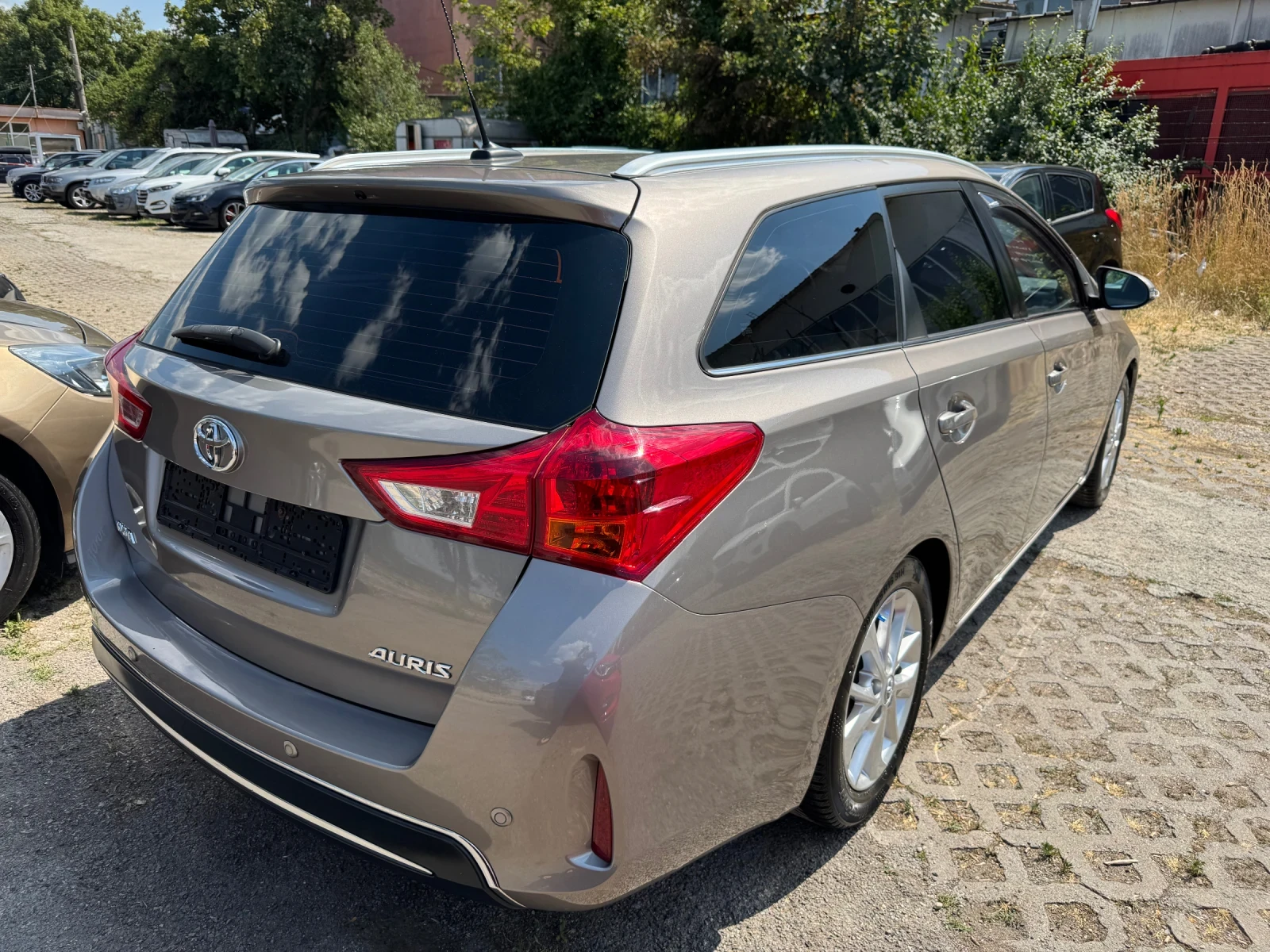 Toyota Auris 1.6 - изображение 2