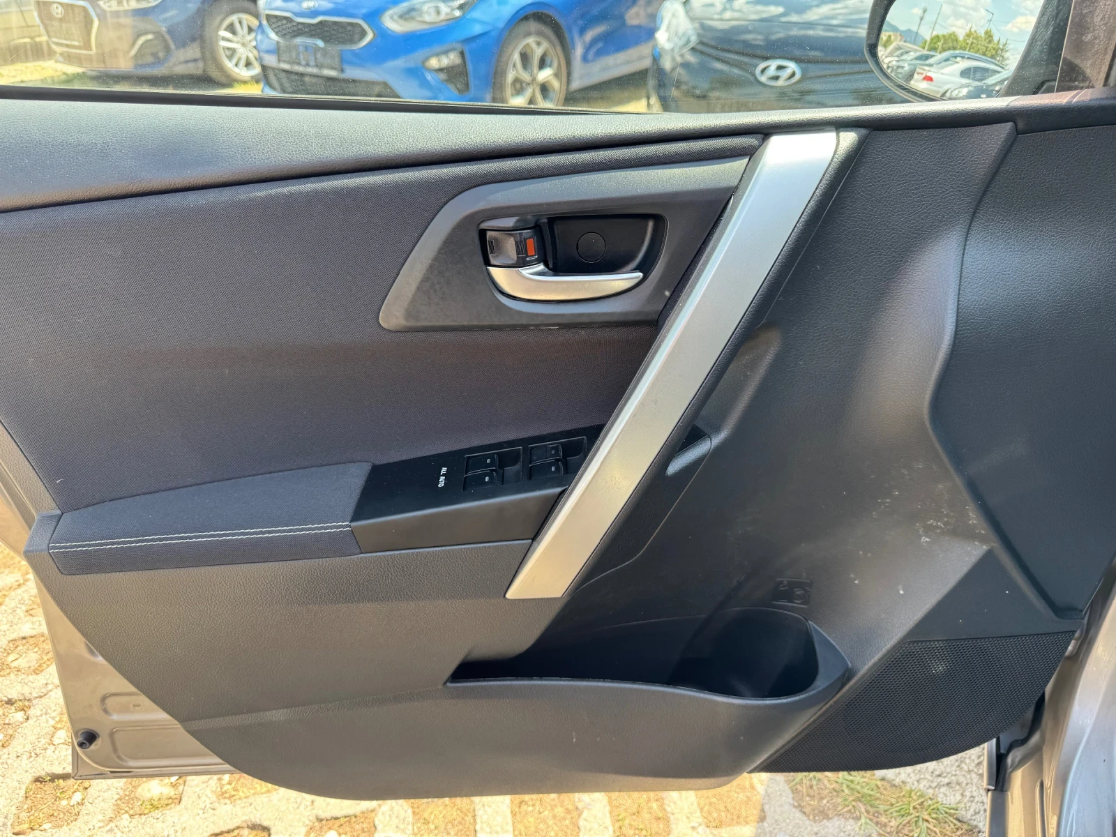 Toyota Auris 1.6 - изображение 8