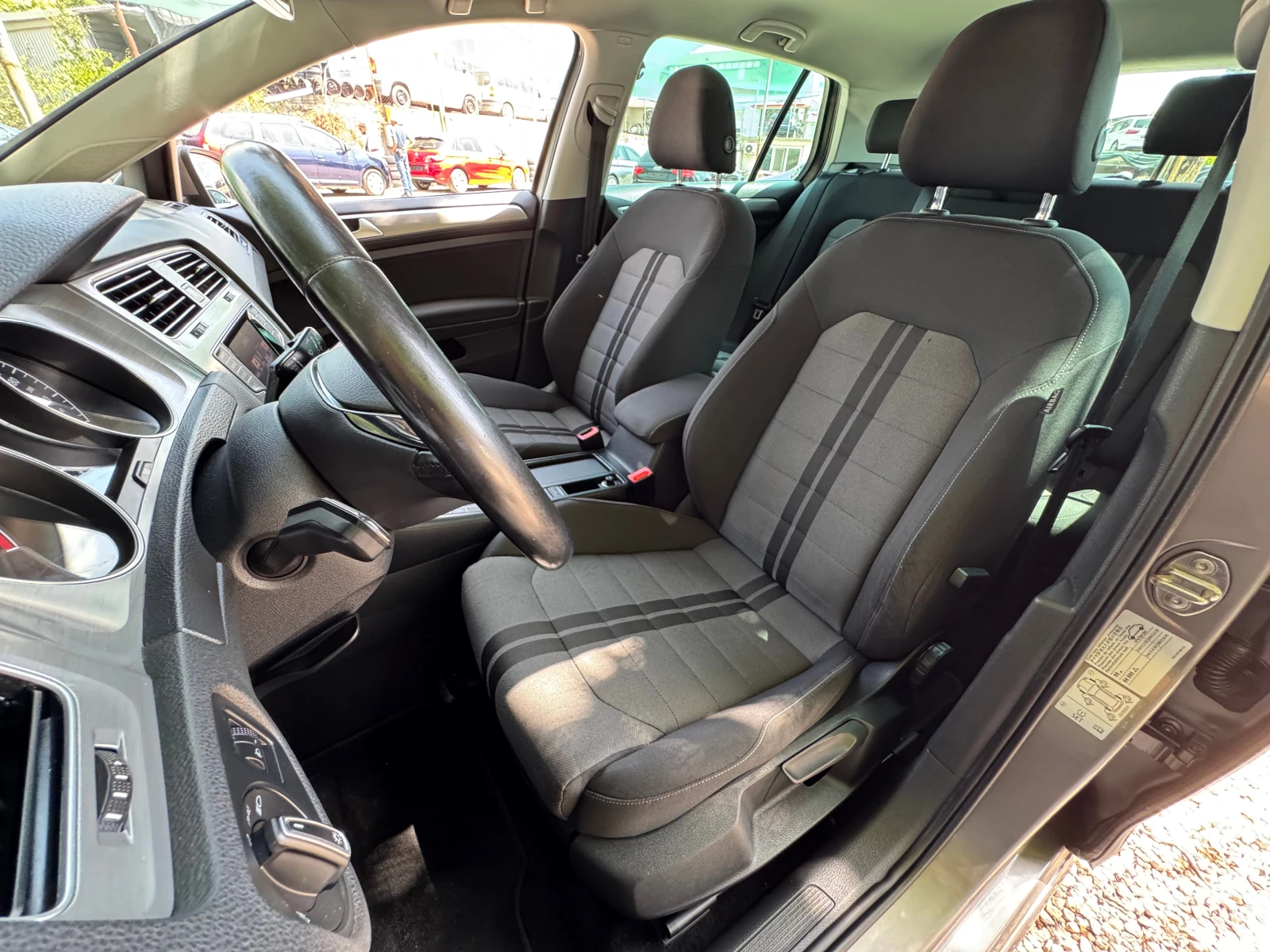 VW Golf КАТО НОВ - изображение 9