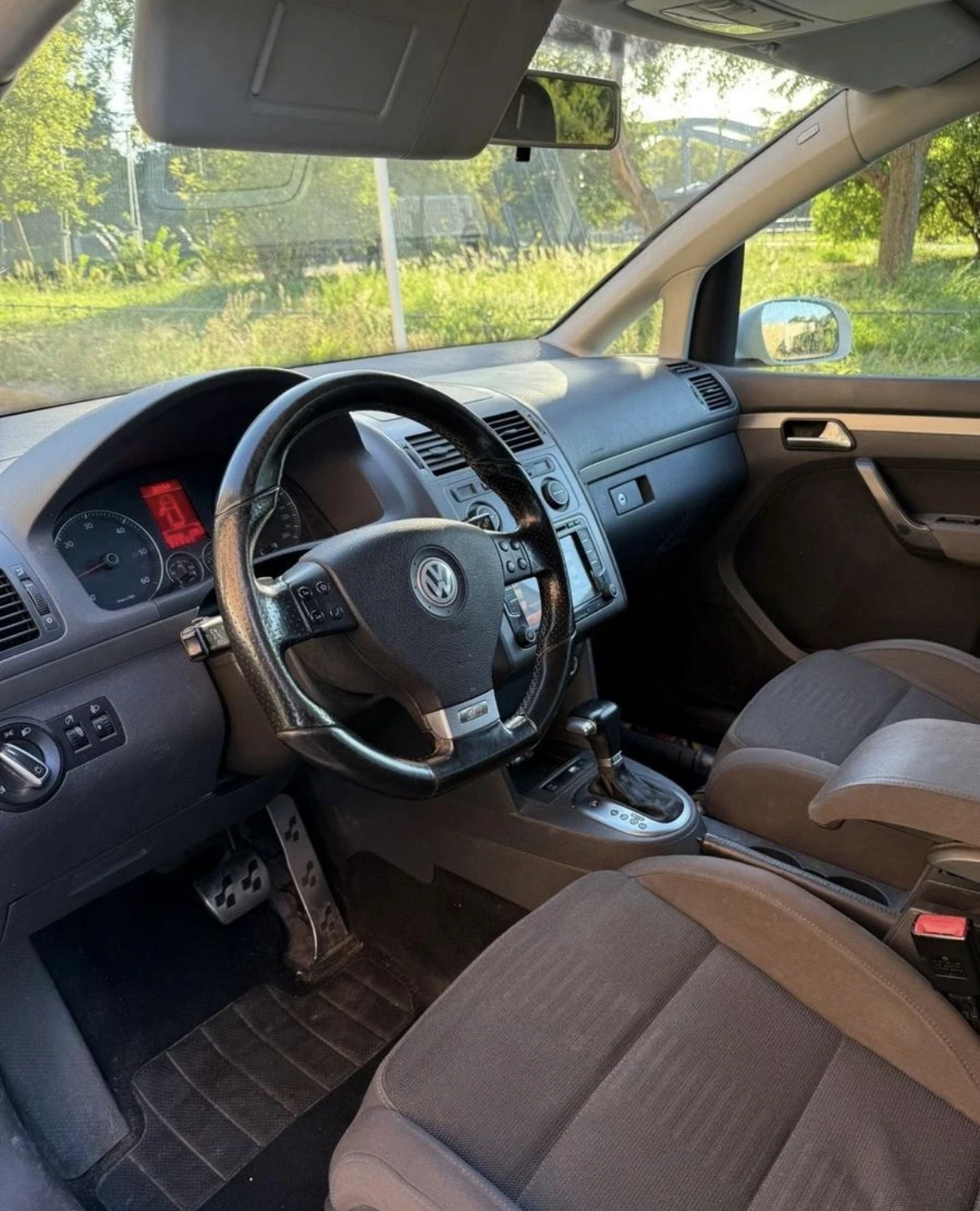 VW Touran 2.0 TDI R-Line 170 k.c. DSG - изображение 7