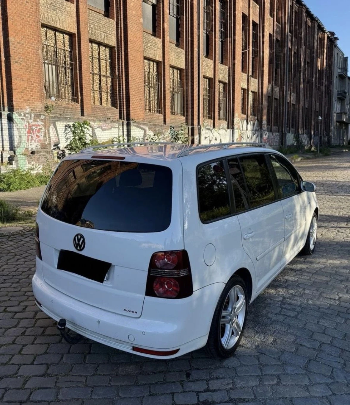 VW Touran 2.0 TDI R-Line 170 k.c. DSG - изображение 4