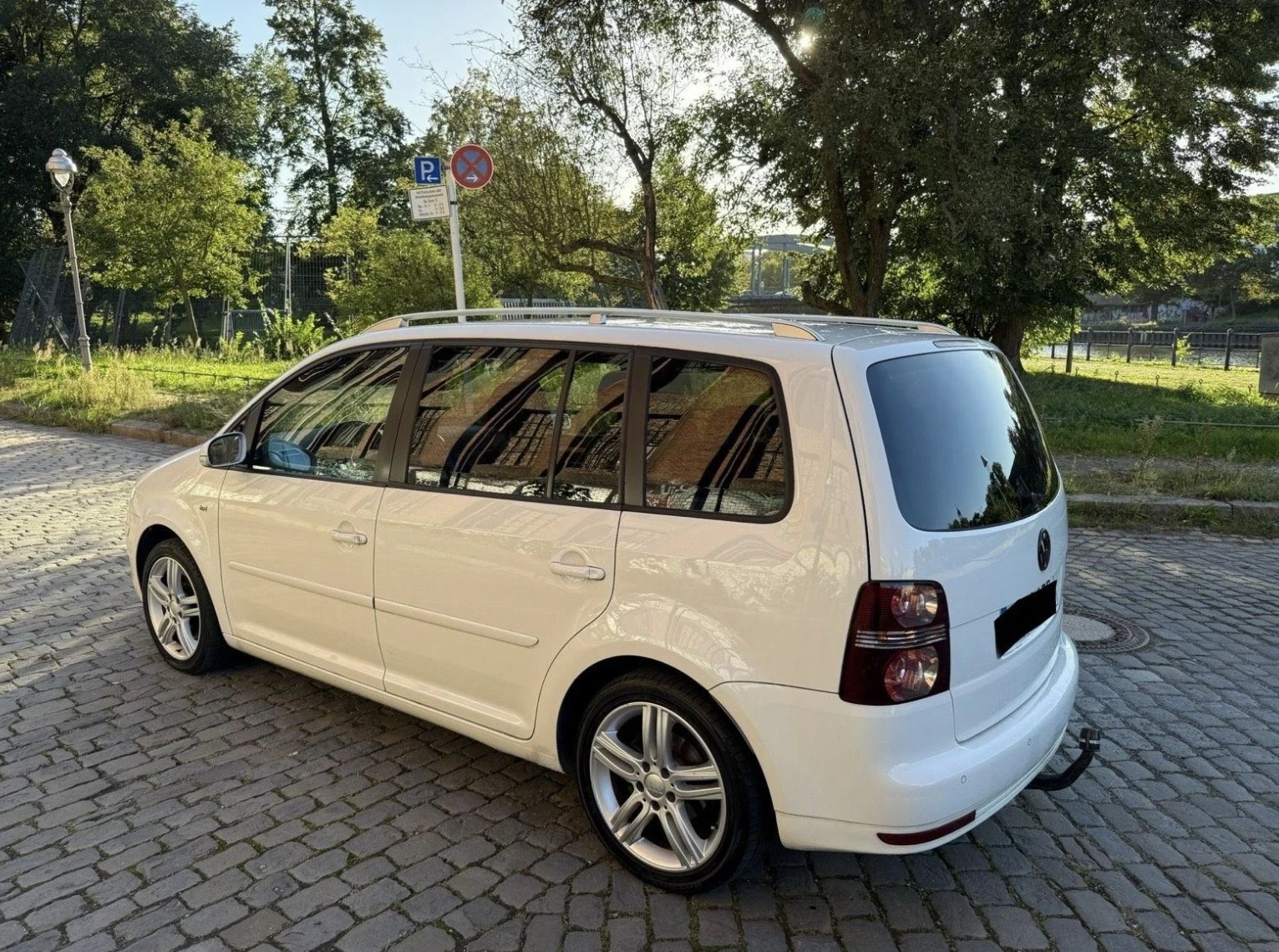 VW Touran 2.0 TDI R-Line 170 k.c. DSG - изображение 6