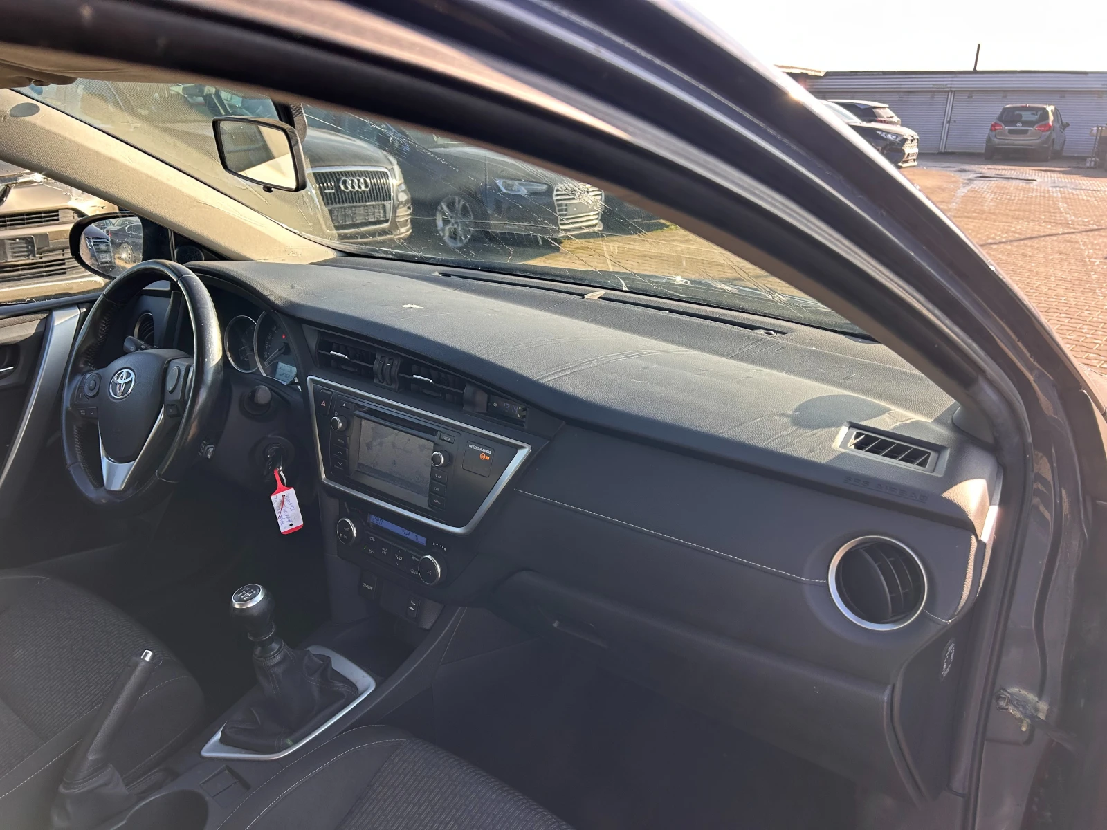 Toyota Auris 1.4D-4D NAVI/KAMERA EURO 5 - изображение 10