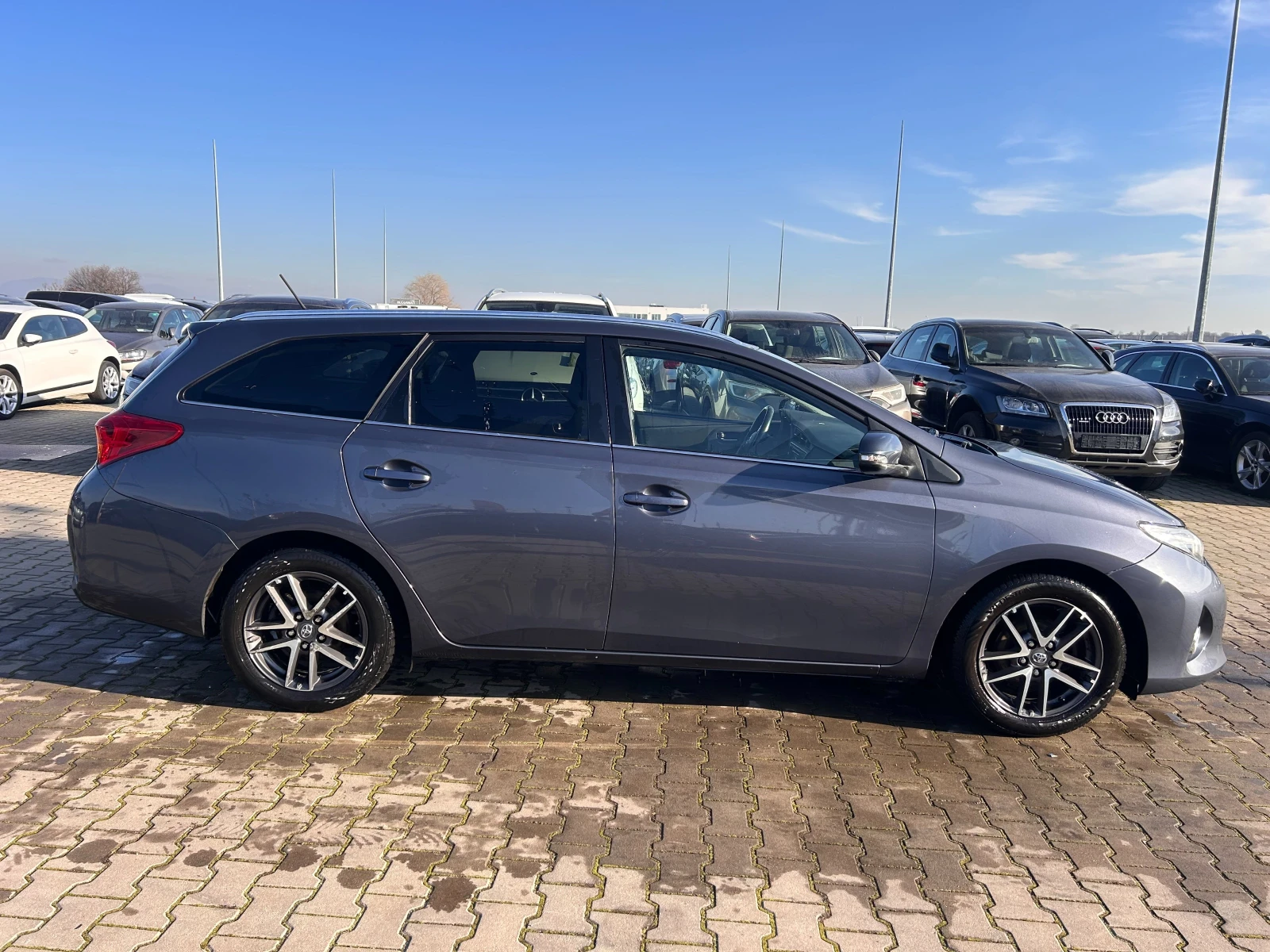 Toyota Auris 1.4D-4D NAVI/KAMERA EURO 5 - изображение 5