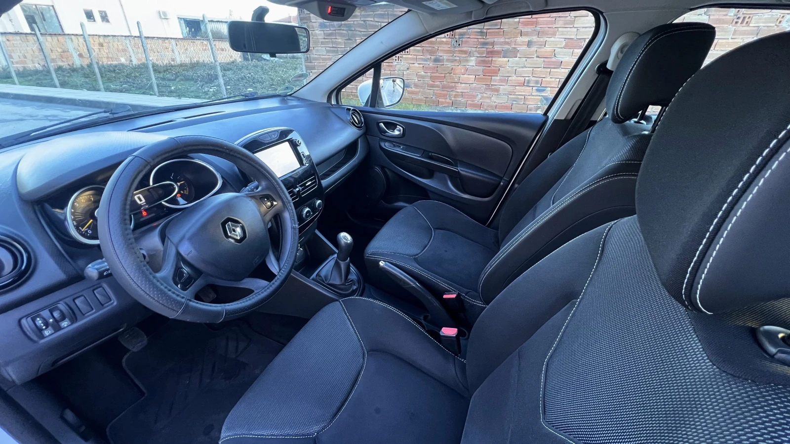 Renault Clio 1.2i 2015г - изображение 7