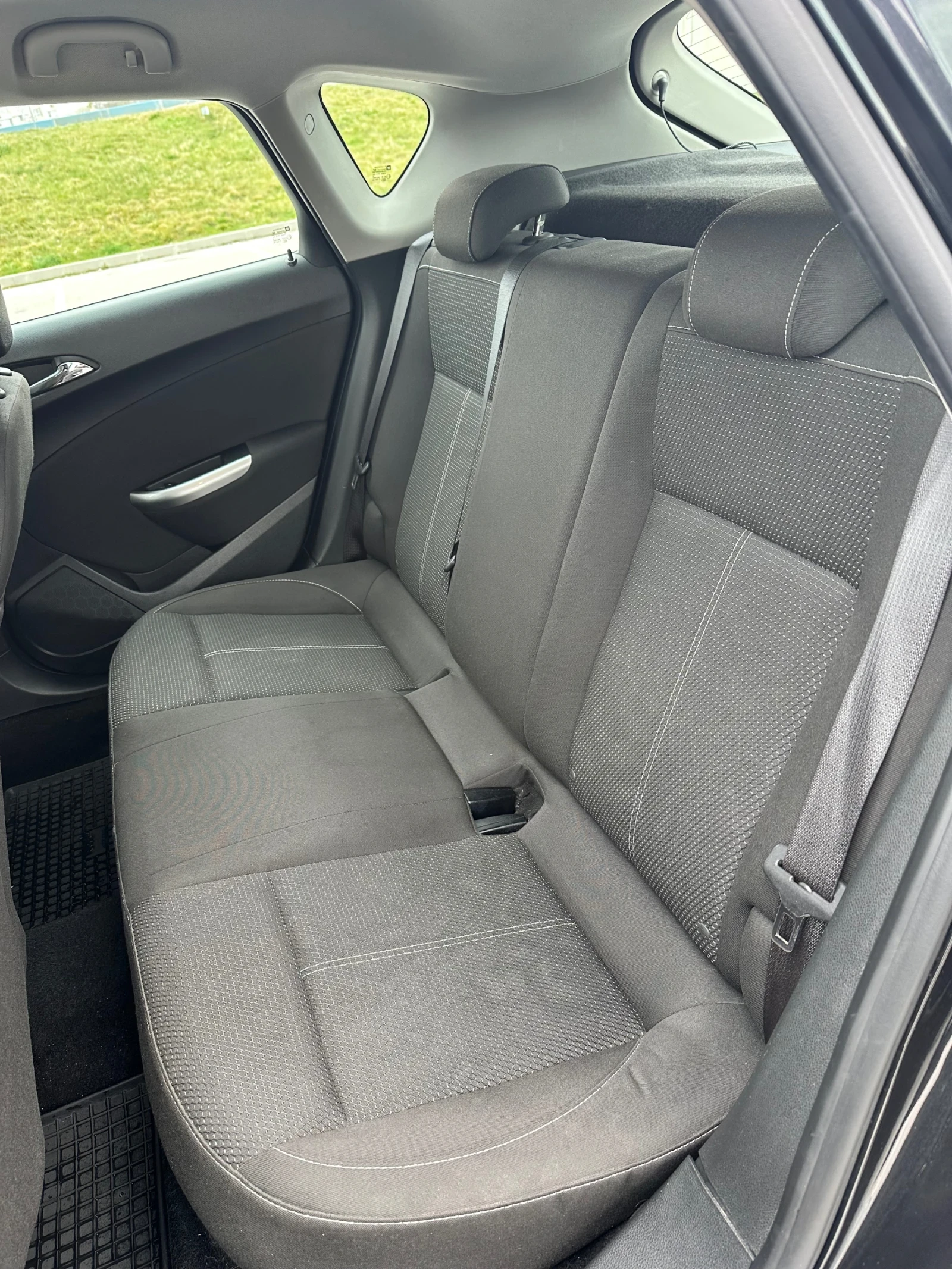 Opel Astra 1.7 CDTI, снимка 13 - Автомобили и джипове - 54182293