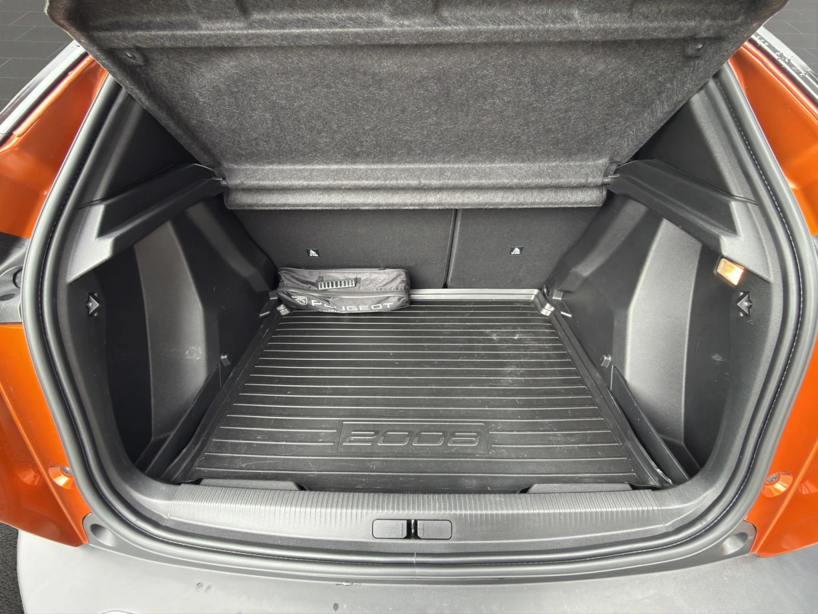 Peugeot 2008 GT 1.2  130 EAT8 Гаранция до 09.2027 г., снимка 13 - Автомобили и джипове - 54218033