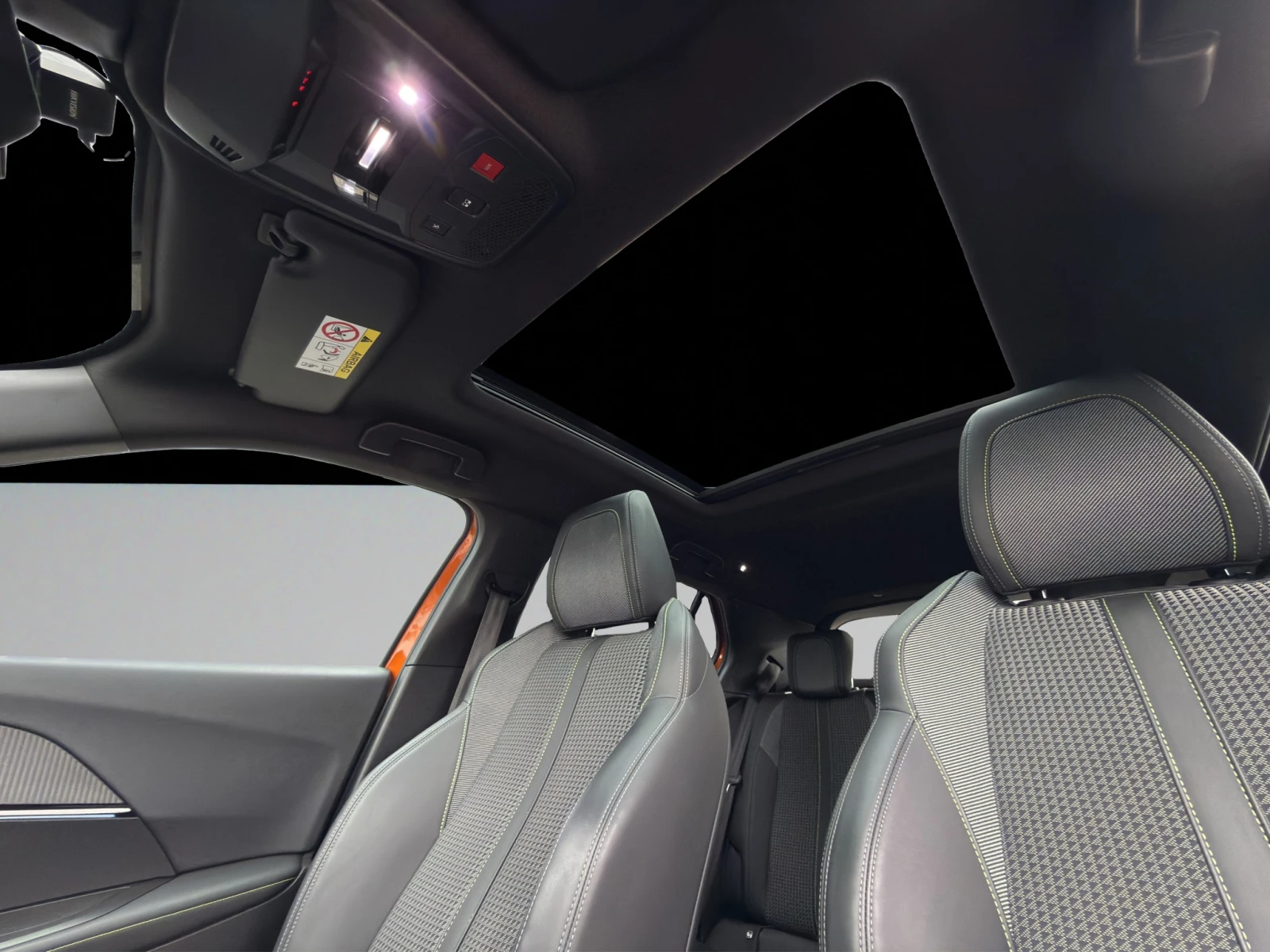 Peugeot 2008 GT 1.2  130 EAT8 Гаранция до 09.2027 г., снимка 14 - Автомобили и джипове - 54218033