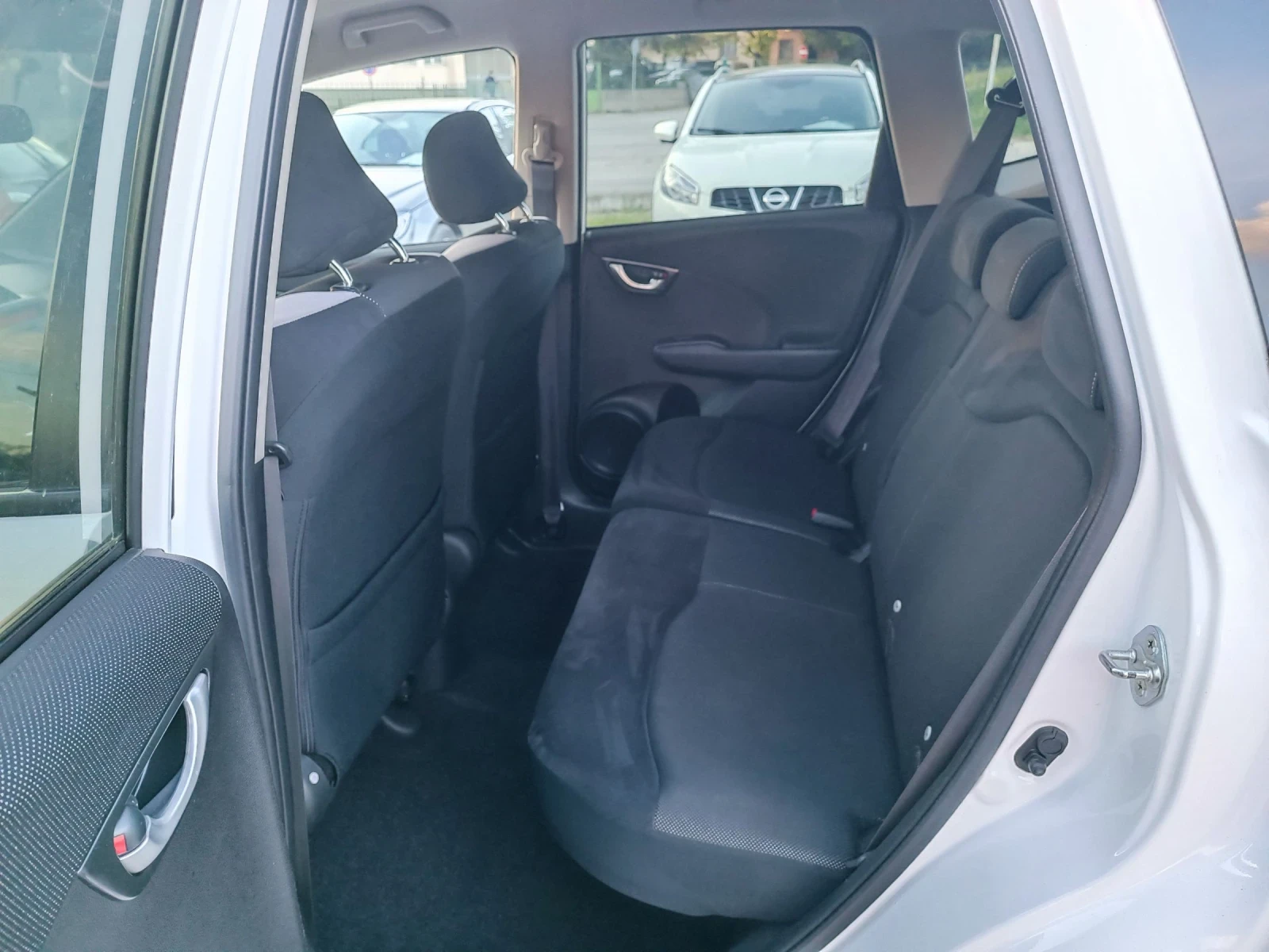 Honda Jazz 1.3i-99кс-ШВЕЙЦАРИЯ-РЪЧКА, снимка 10 - Автомобили и джипове - 54544027