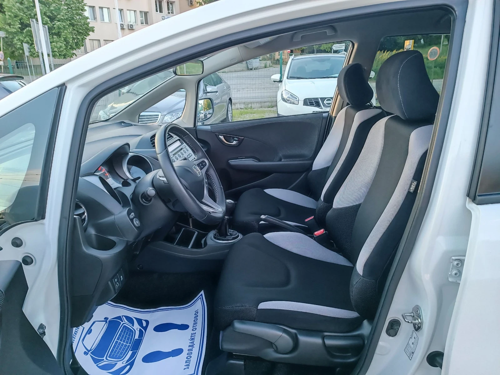 Honda Jazz 1.3i-99кс-ШВЕЙЦАРИЯ-РЪЧКА, снимка 9 - Автомобили и джипове - 54544027