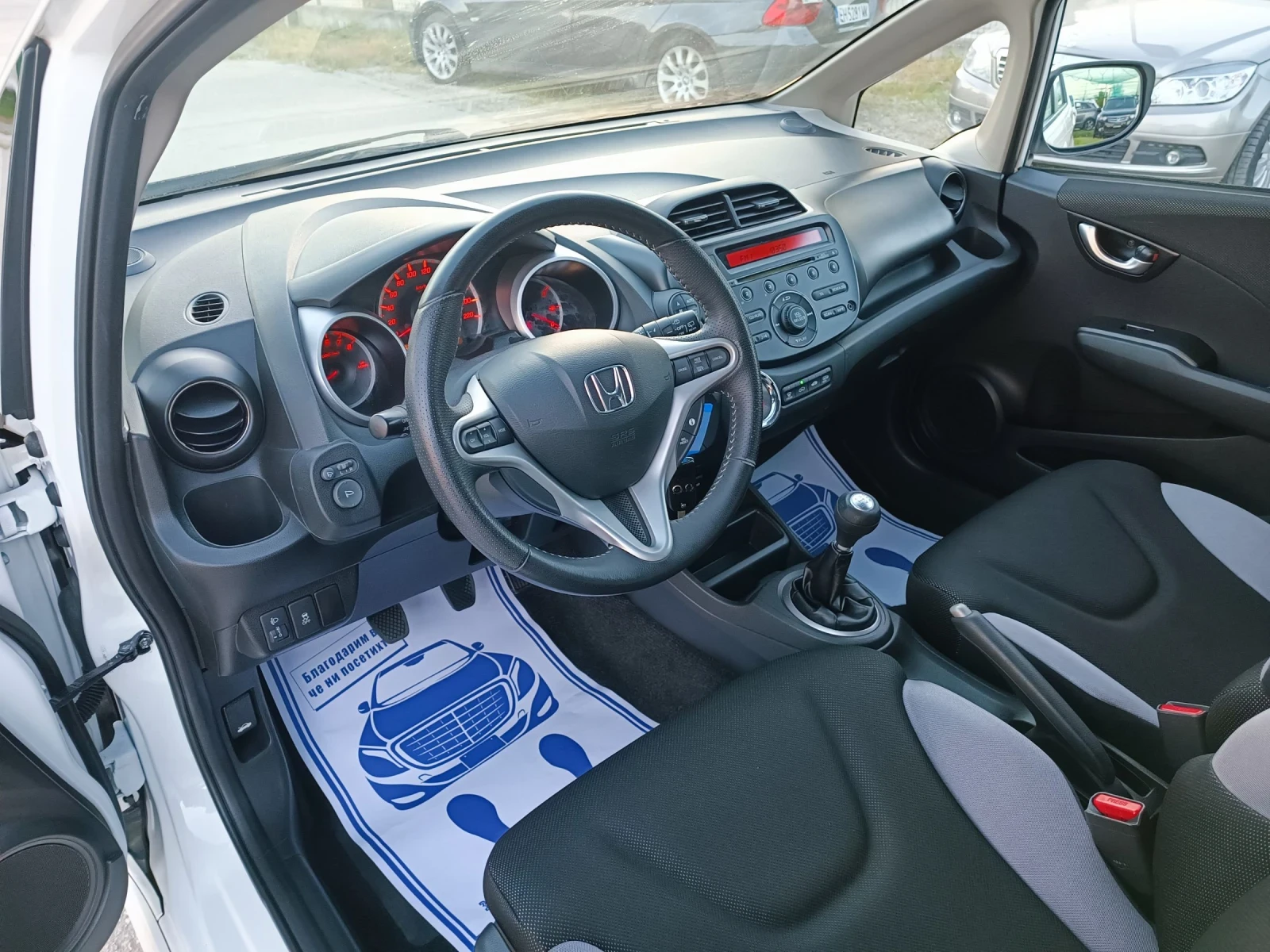 Honda Jazz 1.3i-99кс-ШВЕЙЦАРИЯ-РЪЧКА, снимка 8 - Автомобили и джипове - 54544027