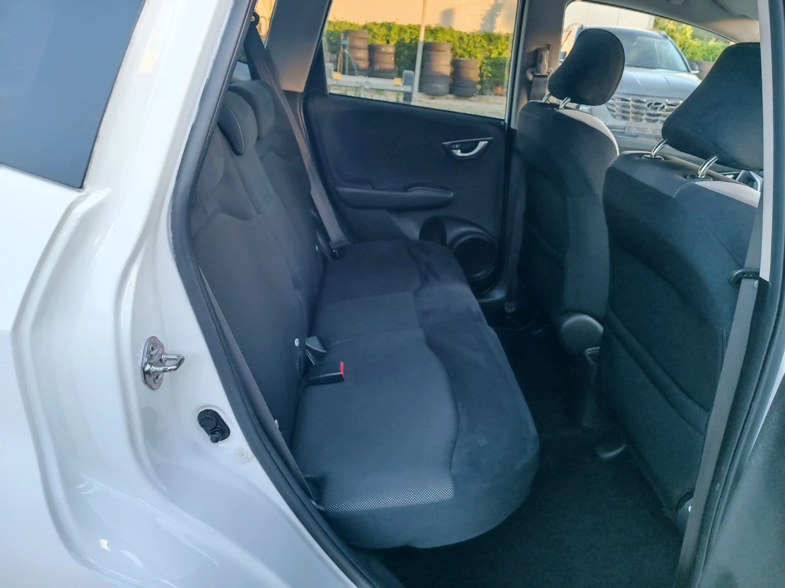 Honda Jazz 1.3i-99кс-ШВЕЙЦАРИЯ-РЪЧКА, снимка 11 - Автомобили и джипове - 54544027