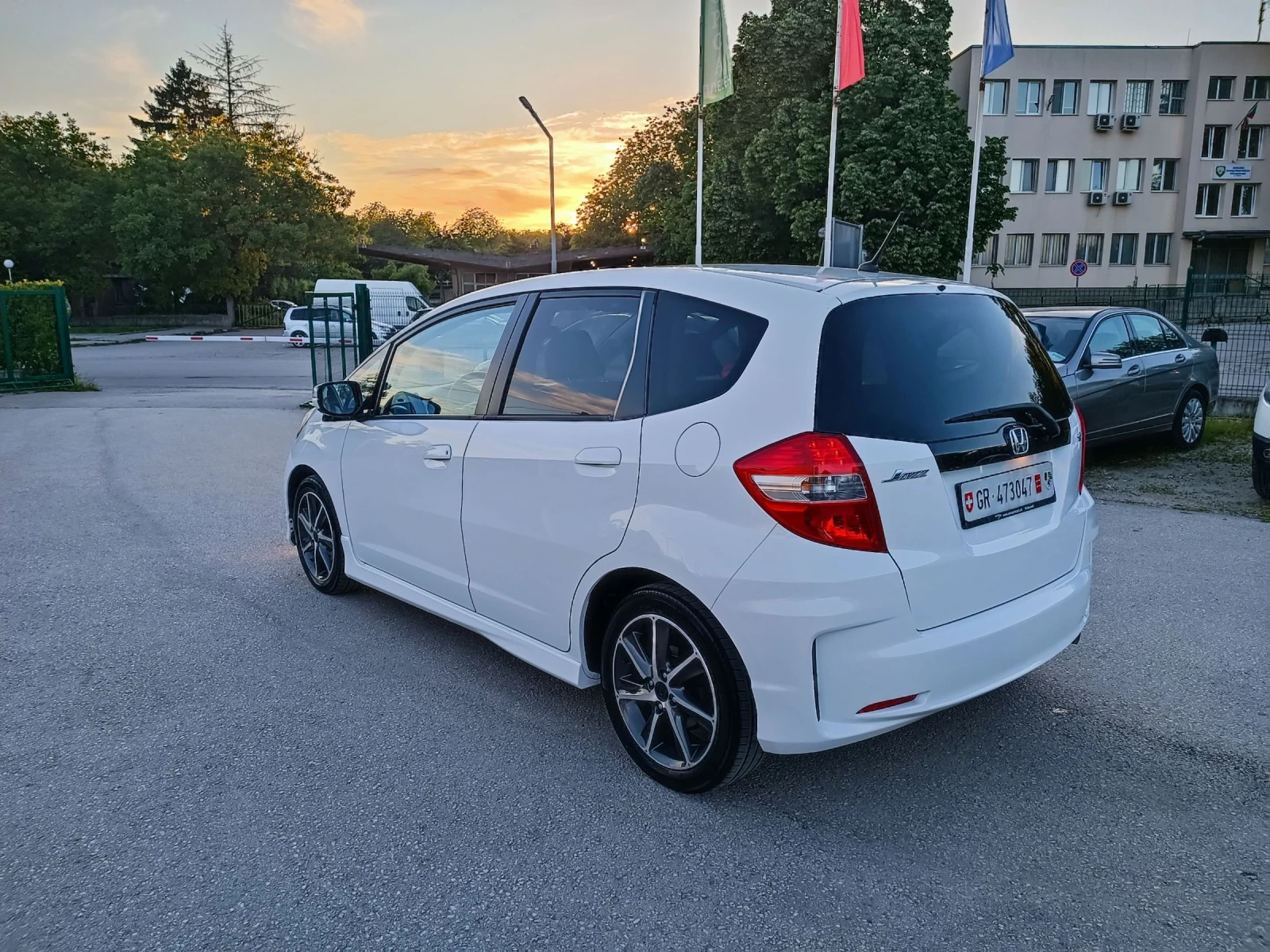 Honda Jazz 1.3i-99кс-ШВЕЙЦАРИЯ-РЪЧКА, снимка 5 - Автомобили и джипове - 54544027